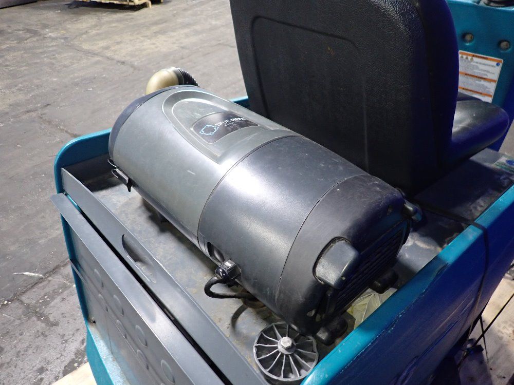 Tennant 32" Floor Burnisher - B10