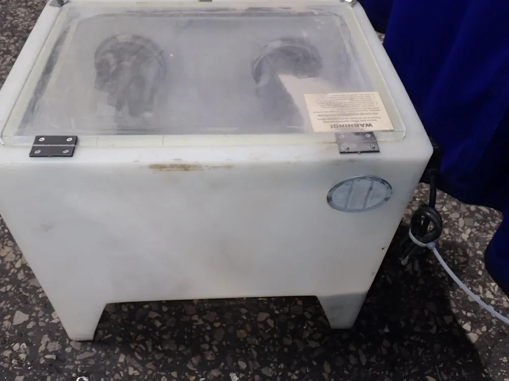 Cylcone 18" X 14" X 12" Blast Cabinet