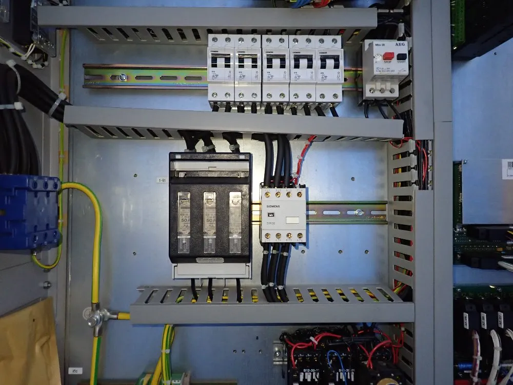 Van Dorn Demag Injection Molder - Ergotech Compact