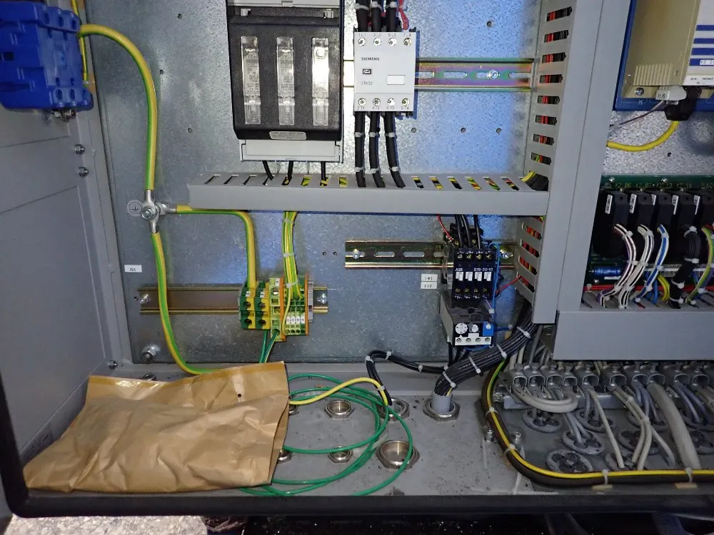 Van Dorn Demag Injection Molder - Ergotech Syetem