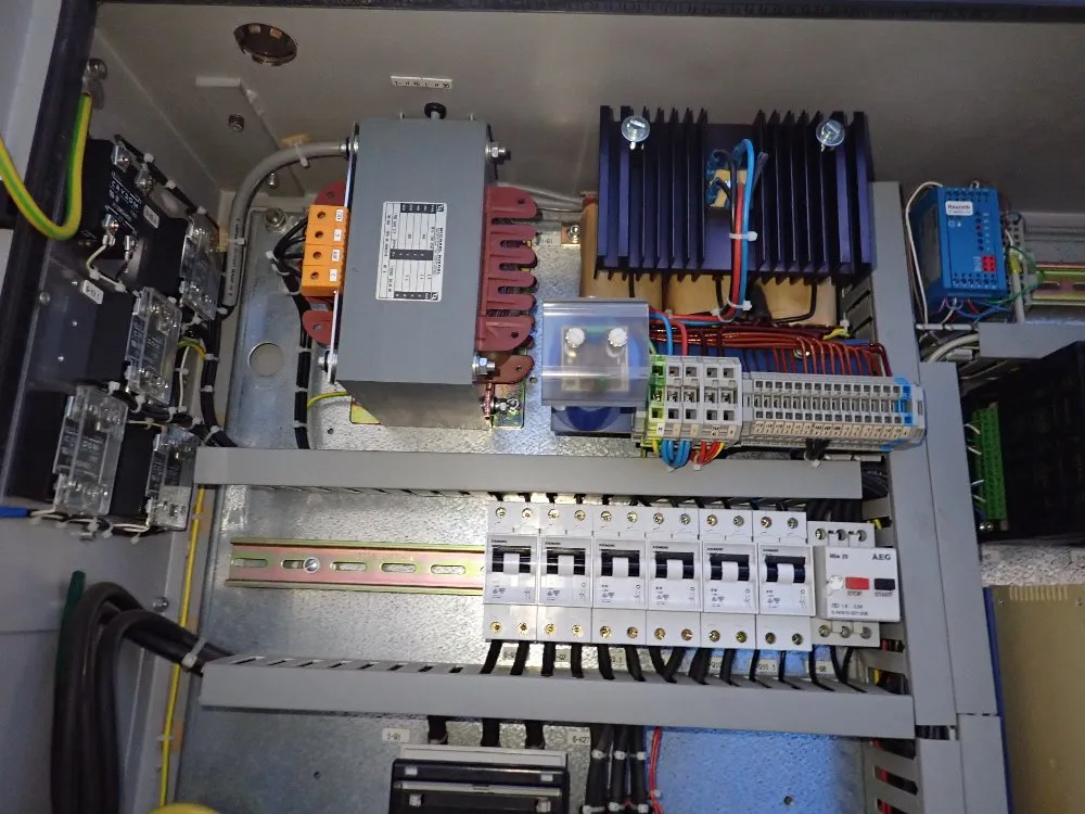 Van Dorn Demag Injection Molder - Ergotech Syetem