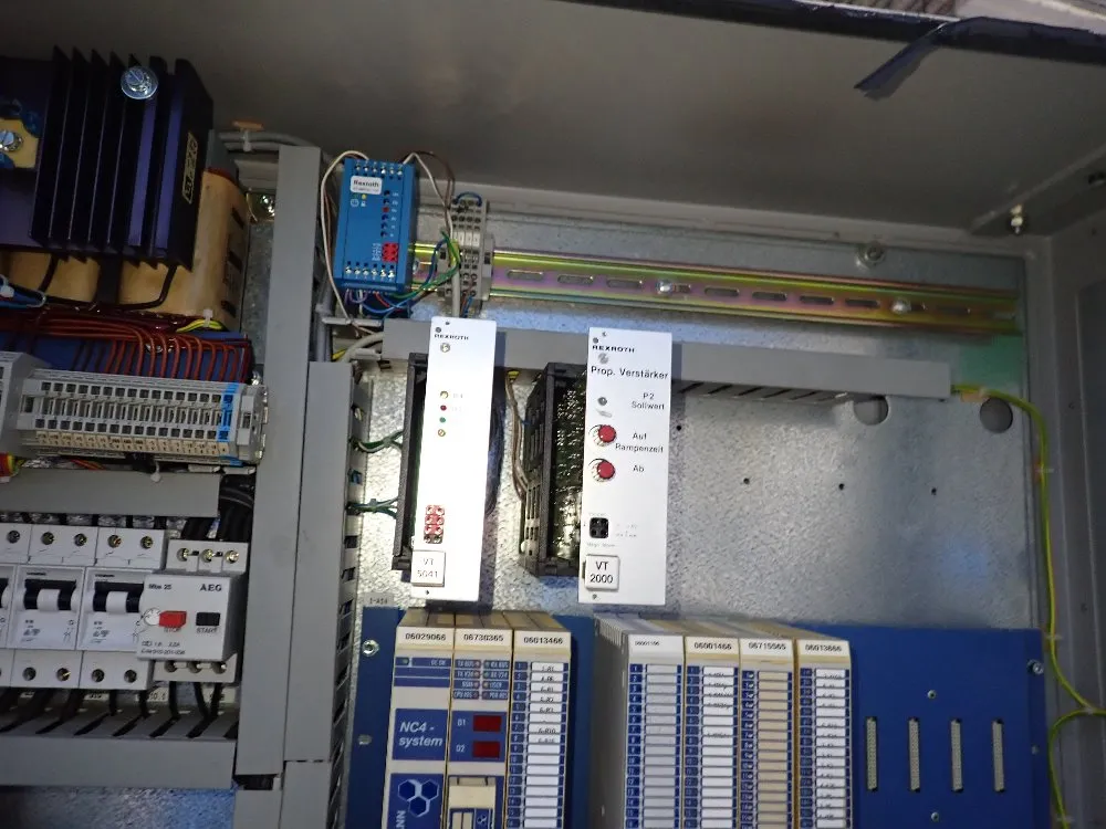 Van Dorn Demag Injection Molder - Ergotech Syetem