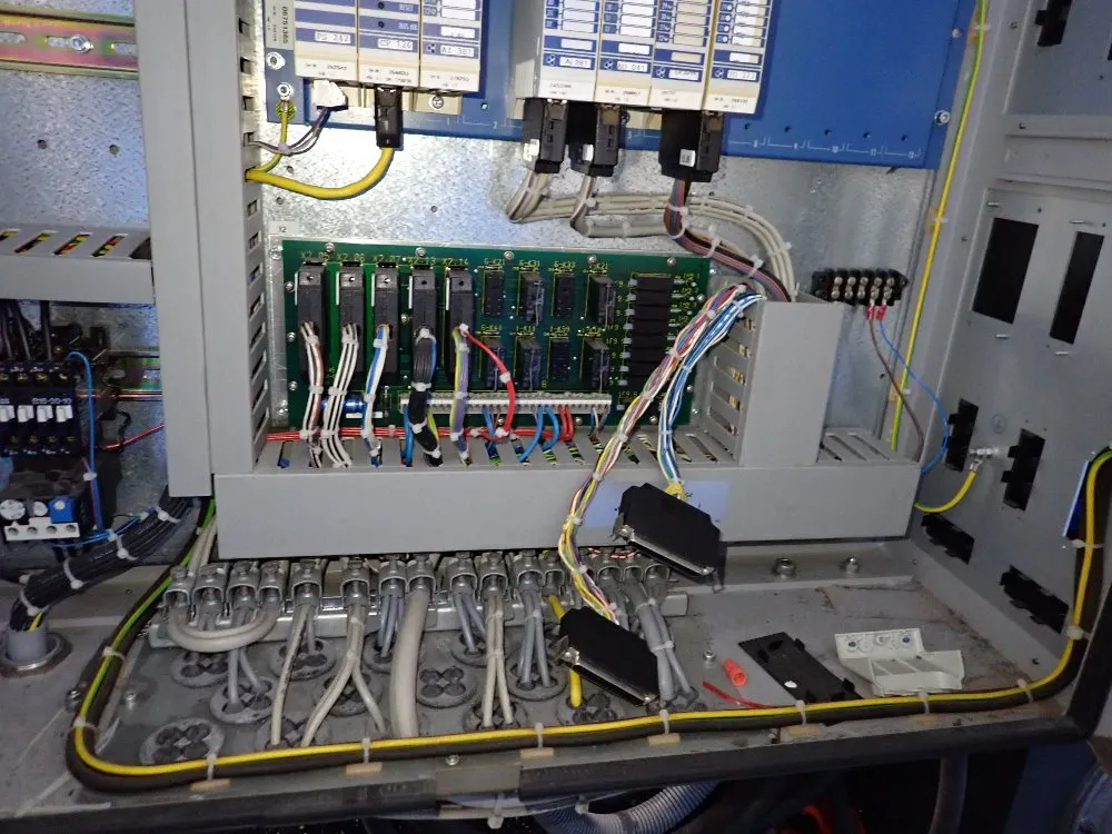 Van Dorn Demag Injection Molder - Ergotech Syetem