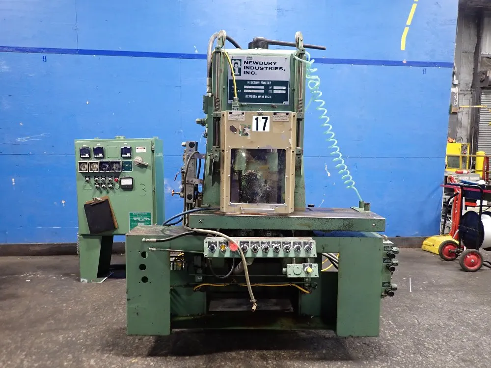 Newbury Injection Molder - V676 Rs