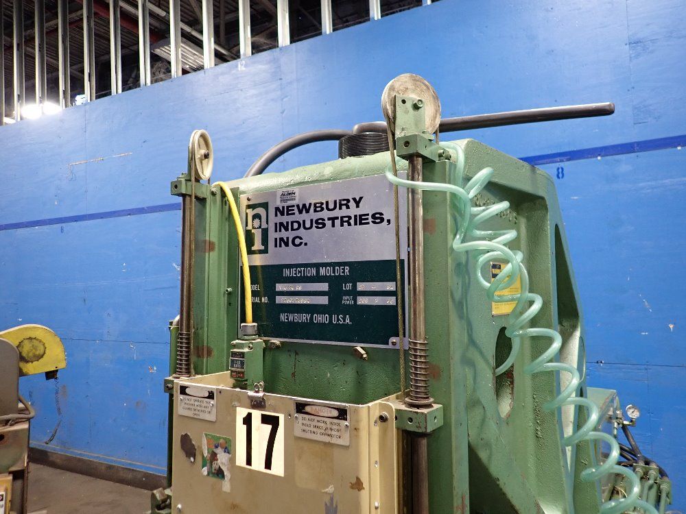 Newbury Injection Molder - V676 Rs