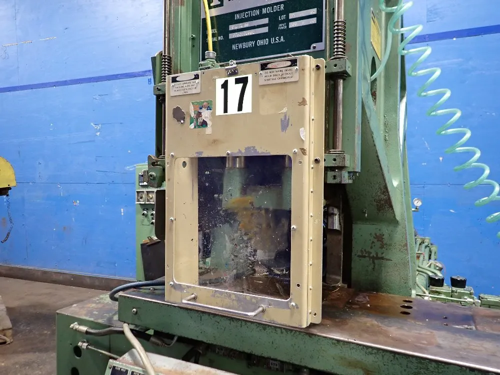 Newbury Injection Molder - V676 Rs