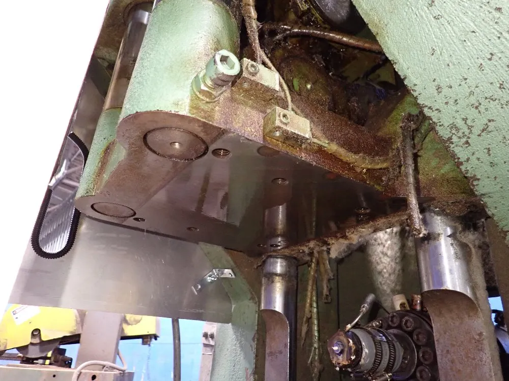 Newbury Injection Molder - V676 Rs