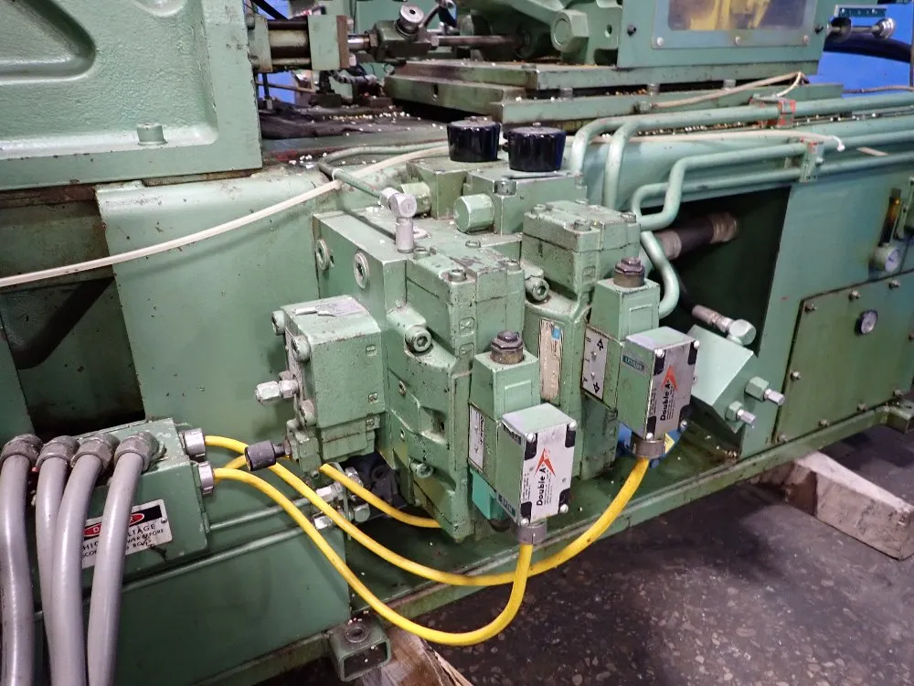 Newbury Injection Molder - V676 Rs