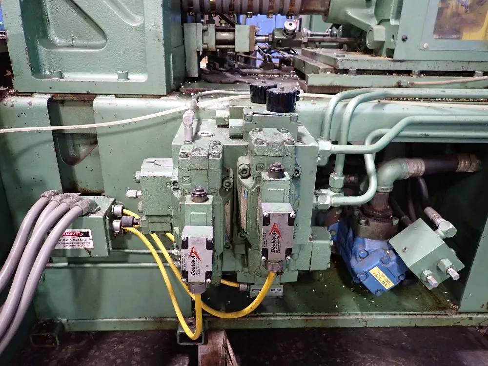 Newbury Injection Molder - V676 Rs