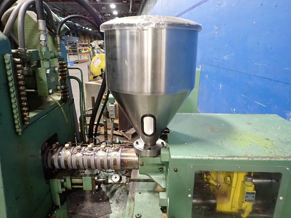 Newbury Injection Molder - V676 Rs