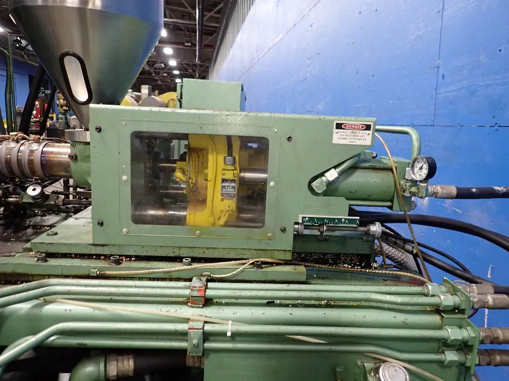 Newbury Injection Molder - V676 Rs