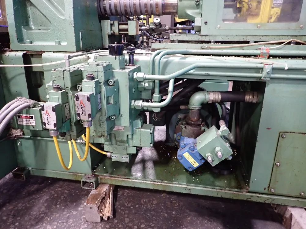 Newbury Injection Molder - V676 Rs