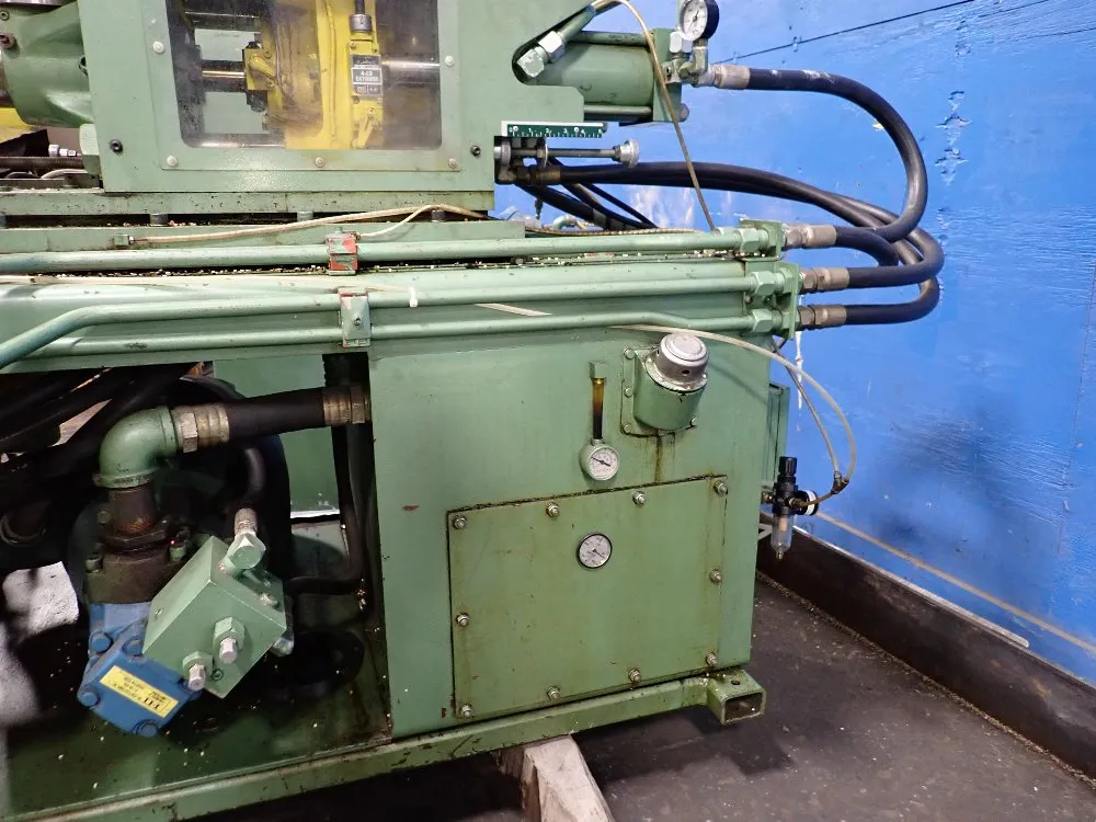Newbury Injection Molder - V676 Rs