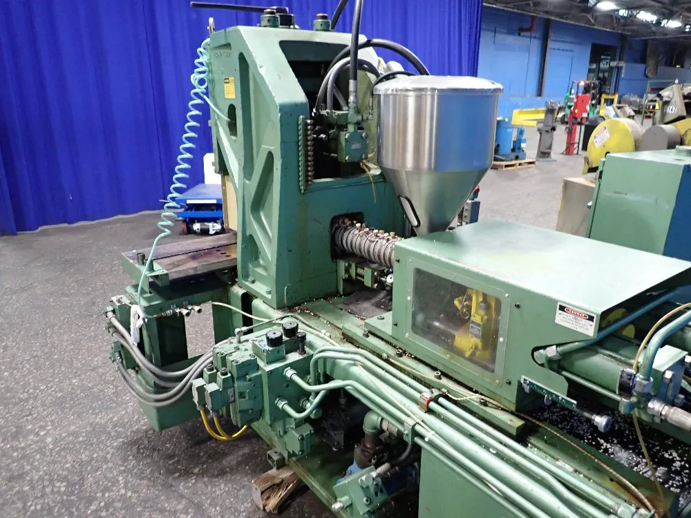Newbury Injection Molder - V676 Rs