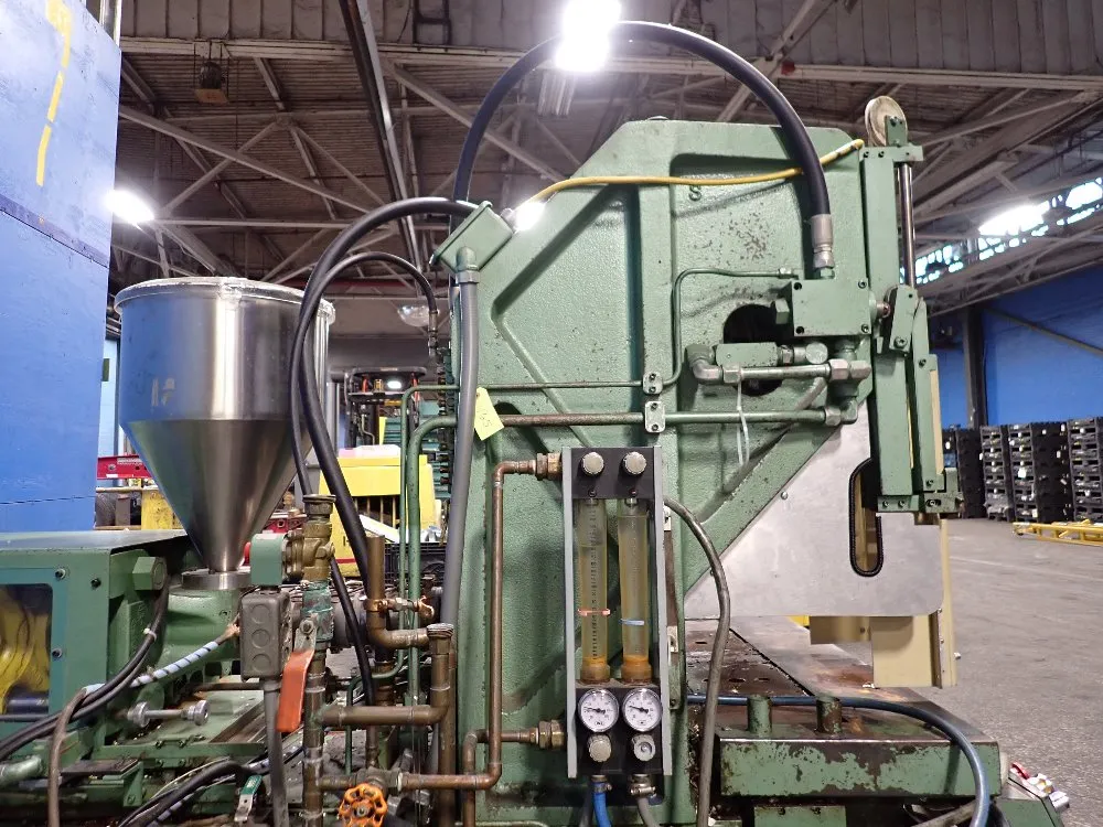 Newbury Injection Molder - V676 Rs