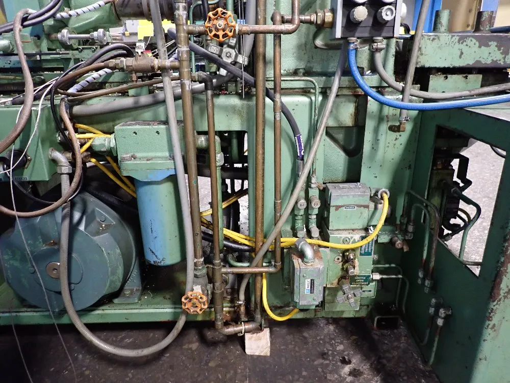 Newbury Injection Molder - V676 Rs