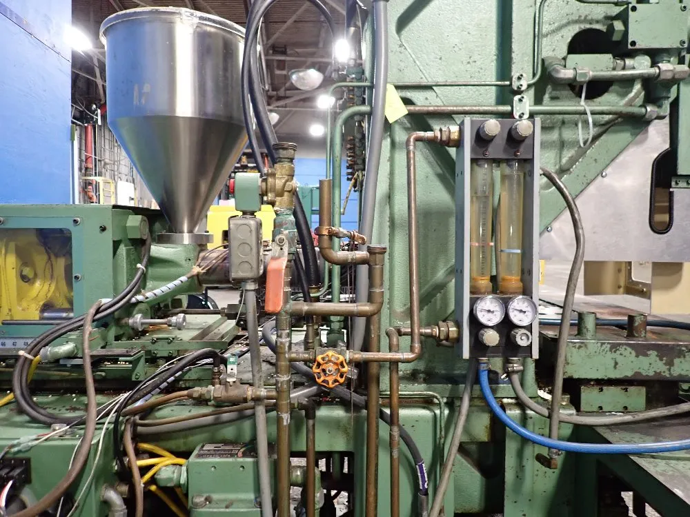 Newbury Injection Molder - V676 Rs