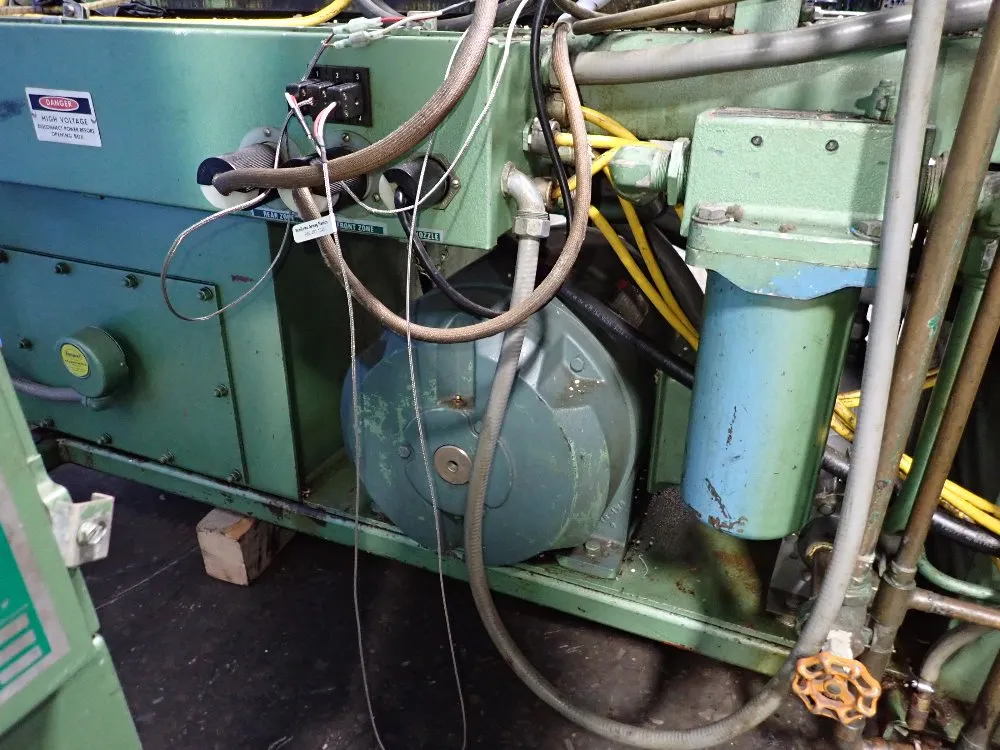 Newbury Injection Molder - V676 Rs