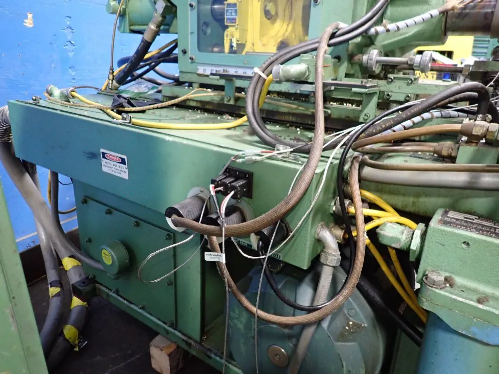 Newbury Injection Molder - V676 Rs