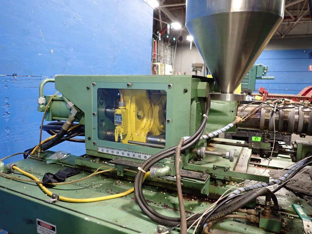 Newbury Injection Molder - V676 Rs