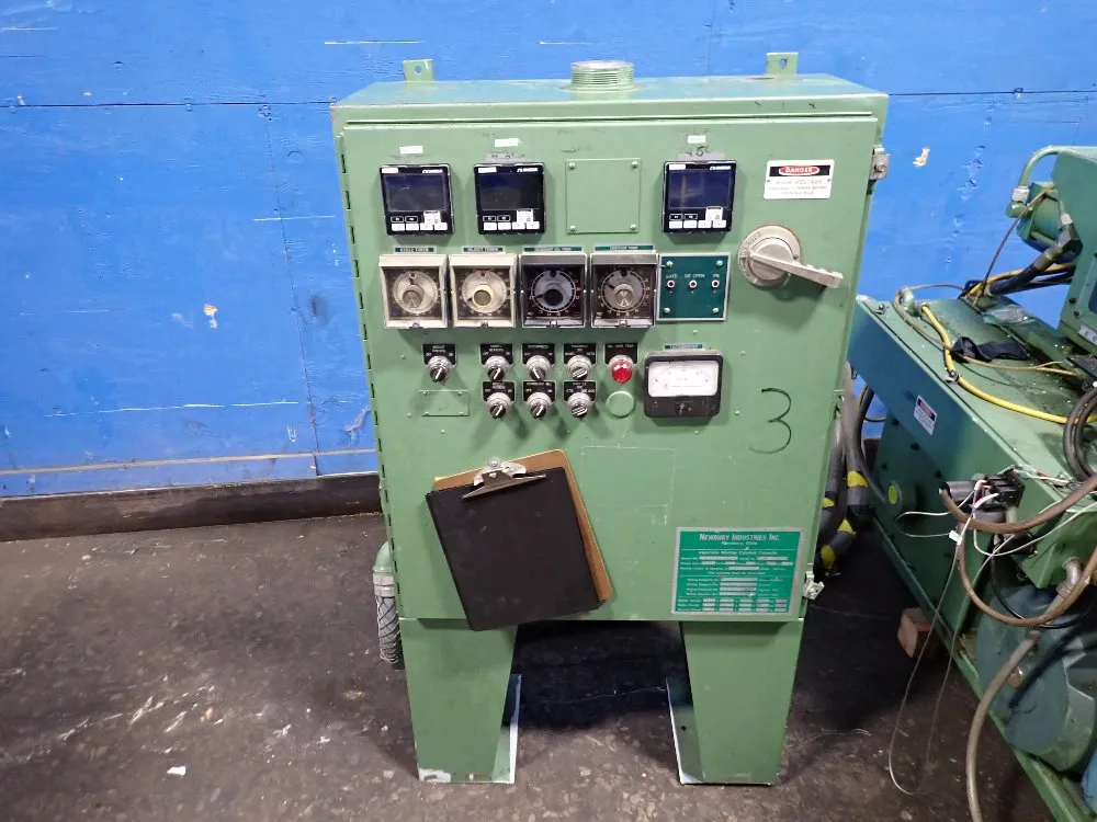 Newbury Injection Molder - V676 Rs