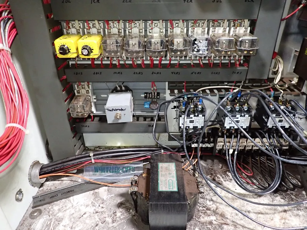 Newbury Injection Molder - V676 Rs