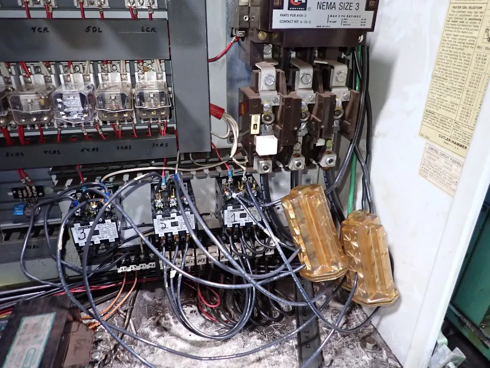 Newbury Injection Molder - V676 Rs