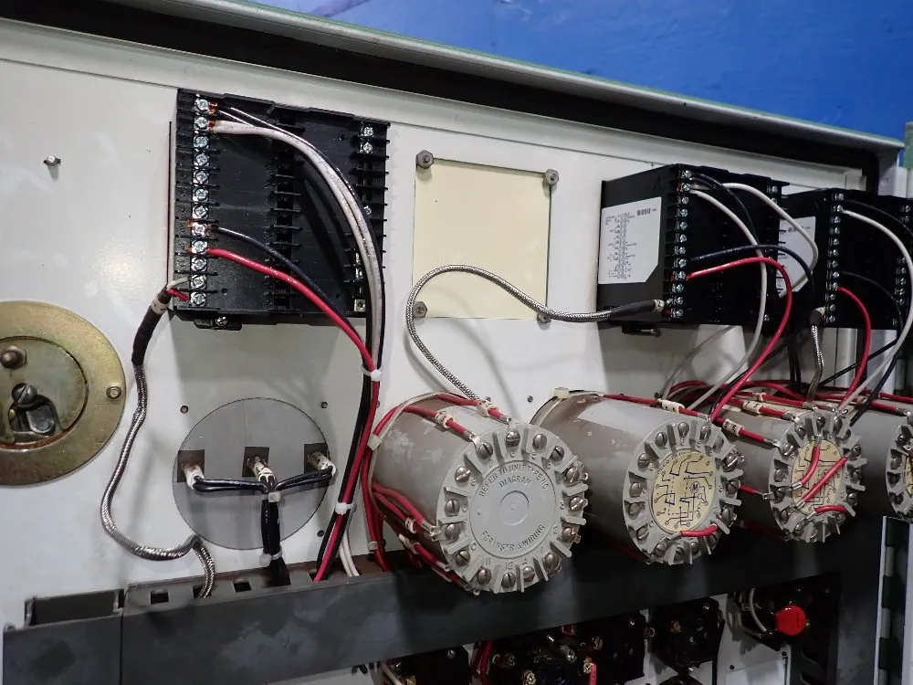 Newbury Injection Molder - V676 Rs