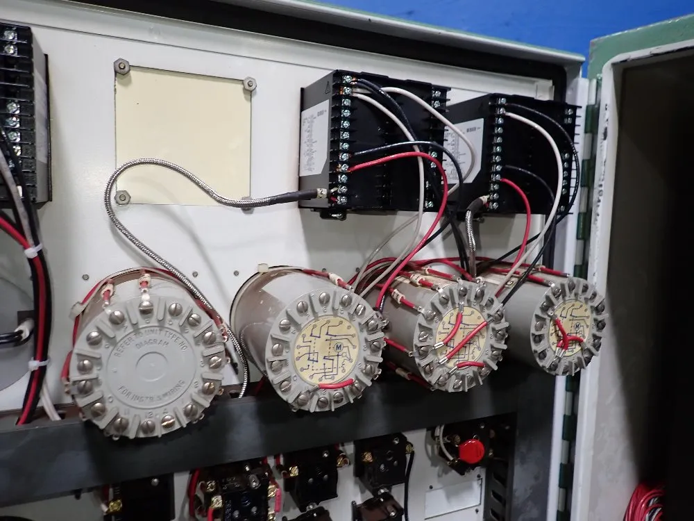 Newbury Injection Molder - V676 Rs