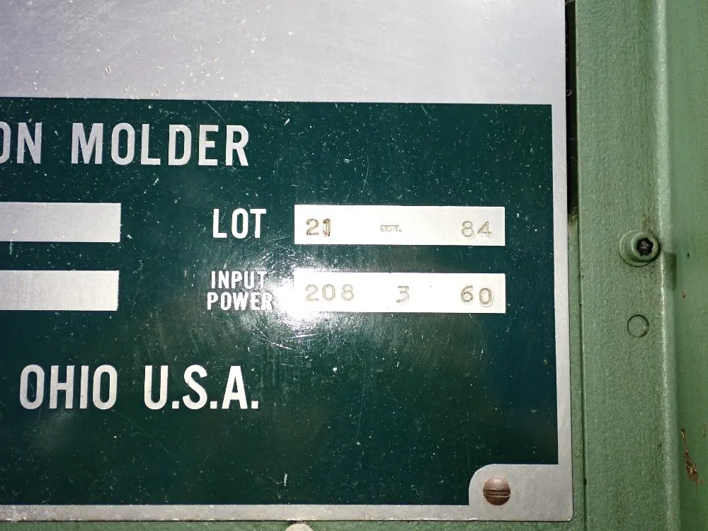 Newbury Injection Molder - V676 Rs