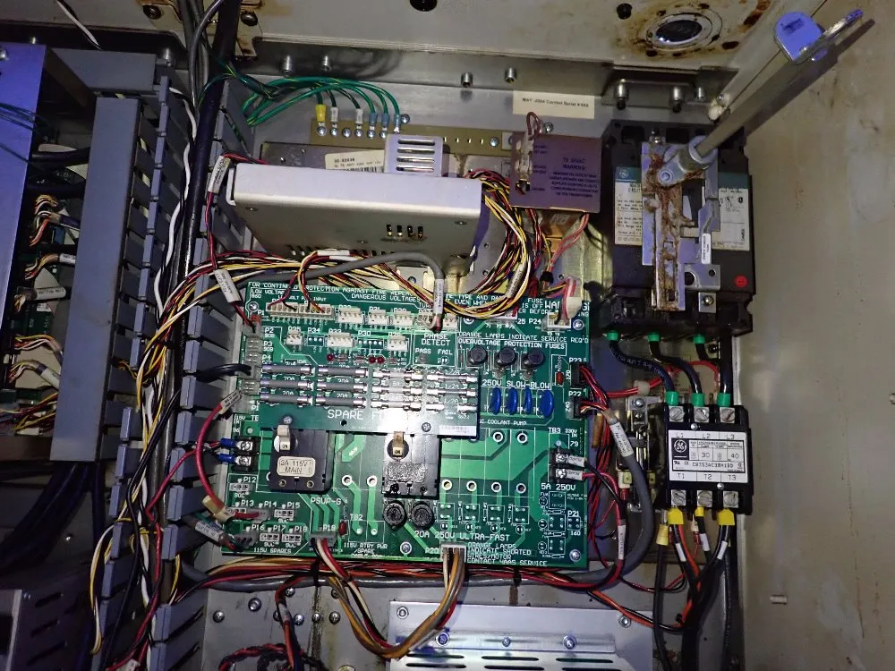 Haas 12" X 28 1/2" Cnc Vmc - Minimill