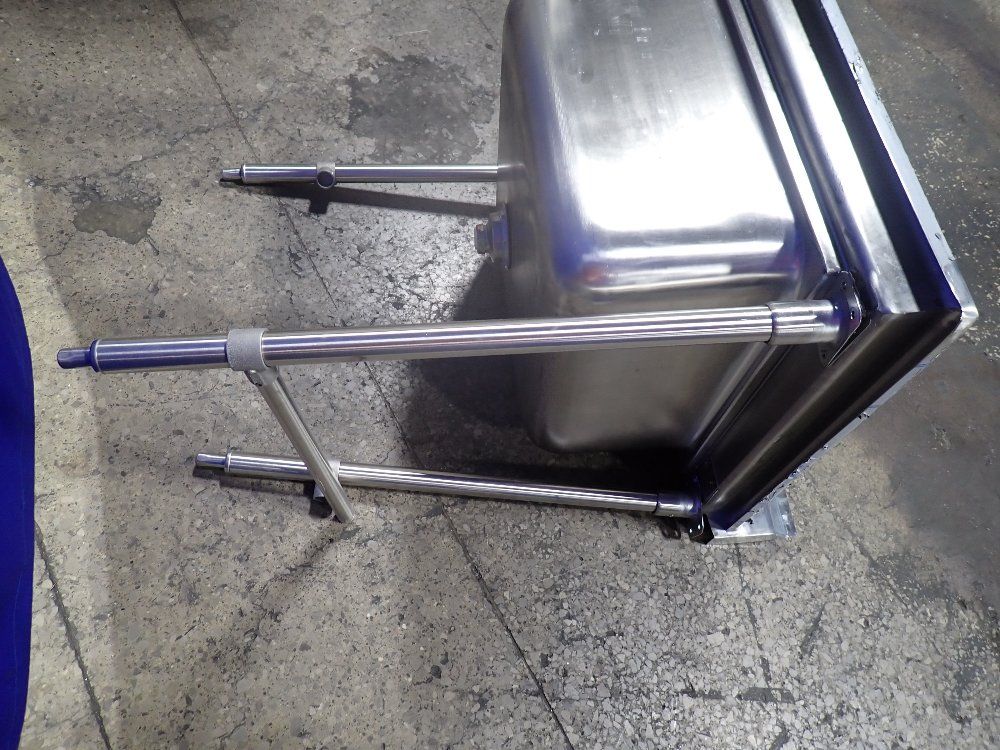 Advance Tabco 24"x12" Sink - 93-41-24-24l