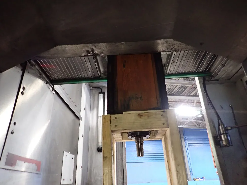 Mikron 24 1/2" X 27 1/2" Cnc Vmc - Hsm 600