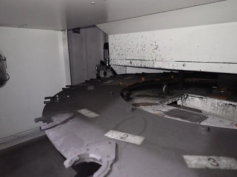 Mikron 24 1/2" X 27 1/2" Cnc Vmc - Hsm 600