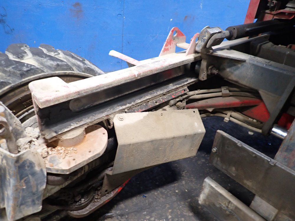 Moffett Engineering 5000 Lbs Truck Mounted Forklift - M5000w-4w