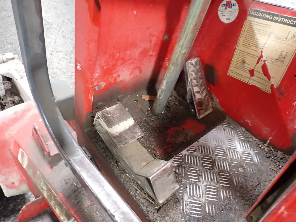 Moffett Engineering 5000 Lbs Truck Mounted Forklift - M5000w-4w