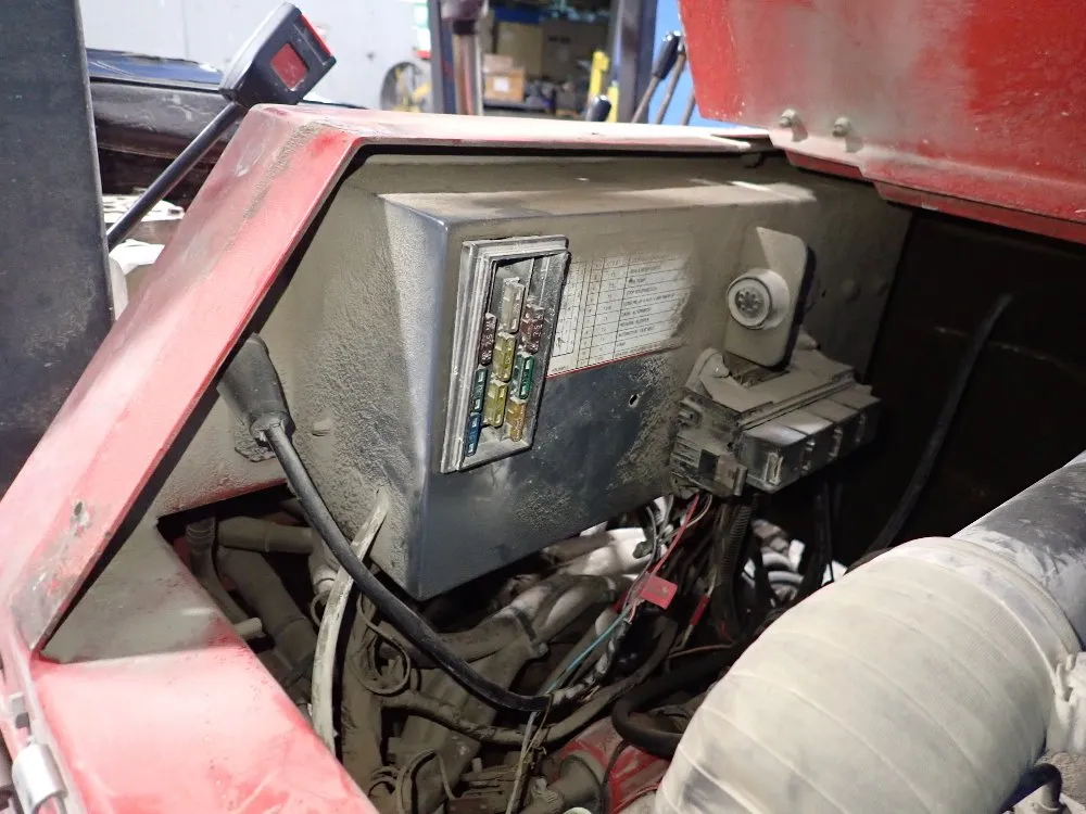 Moffett Engineering 5000 Lbs Truck Mounted Forklift - M5000w-4w