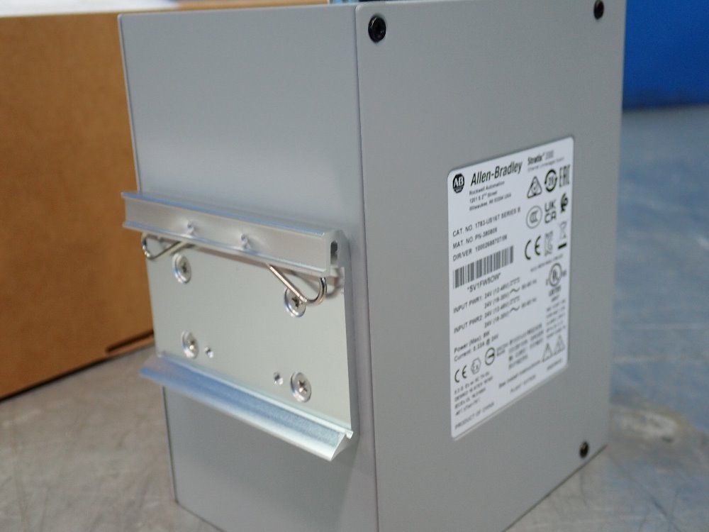 Allen Bradley Stratix 2000 Ethernet Unmanaged Switch - 1783-us16t