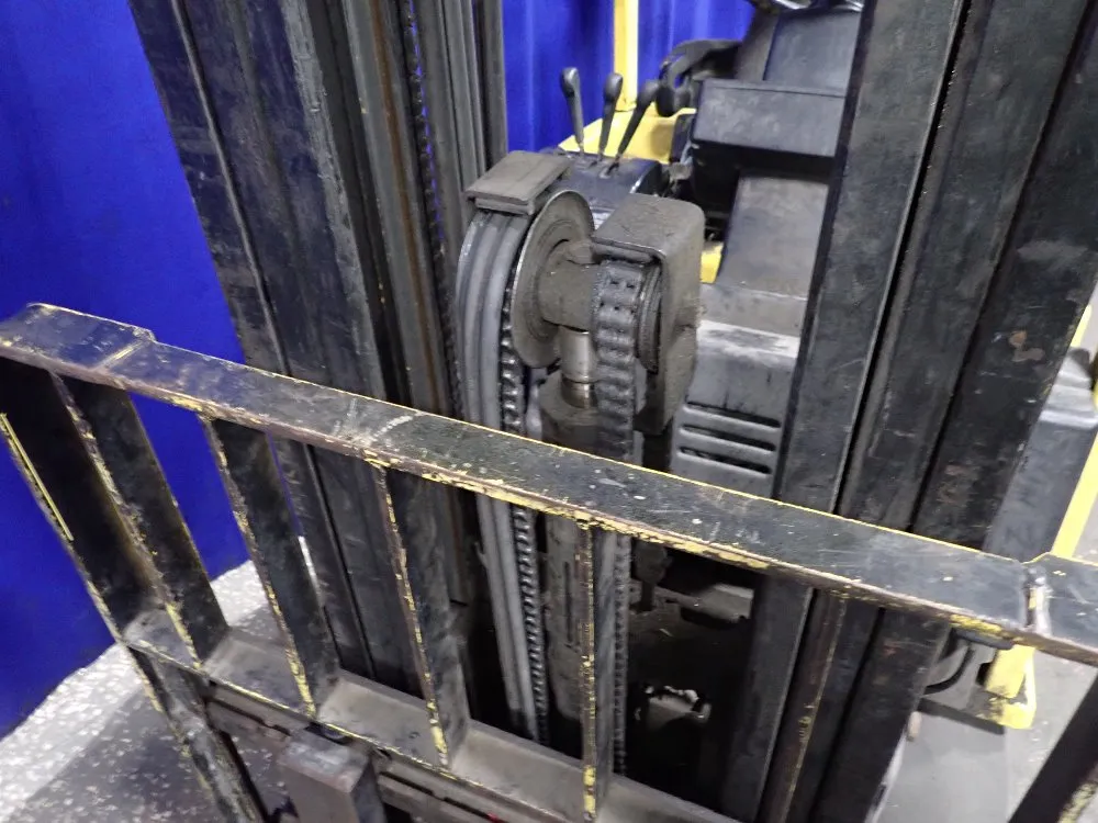 Hyster 2650 Lbs Electric Forklift - J30xmt