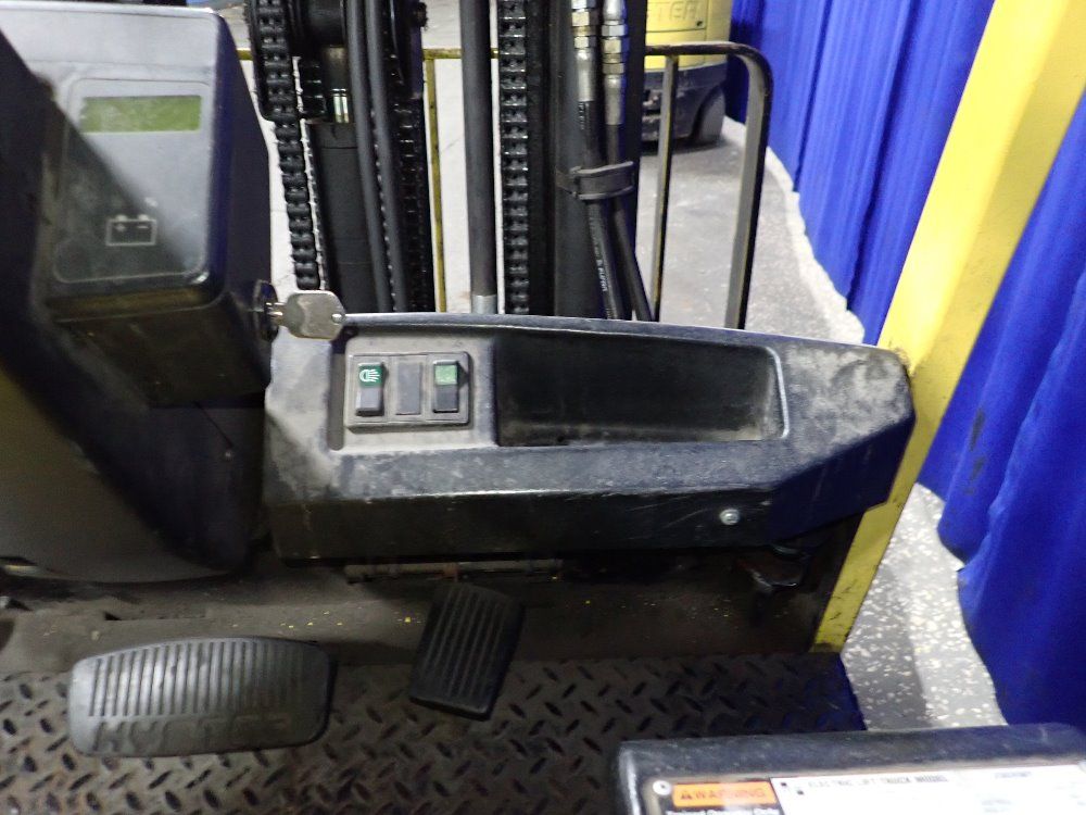 Hyster 2650 Lbs Electric Forklift - J30xmt