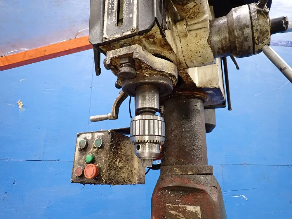 Grizzly 8" X 28 1/2" Vertical Mill - G0705