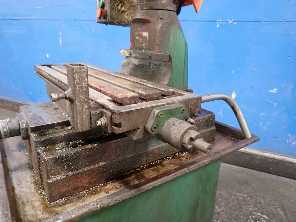 Grizzly 8" X 28 1/2" Vertical Mill - G0705