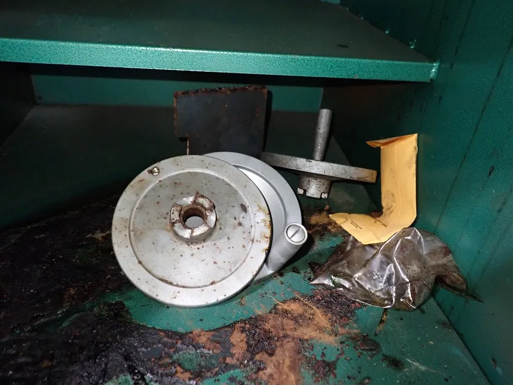 Grizzly 8" X 28 1/2" Vertical Mill - G0705