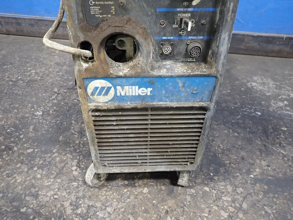 Miller 200 Amp Welder - Millermatic 251