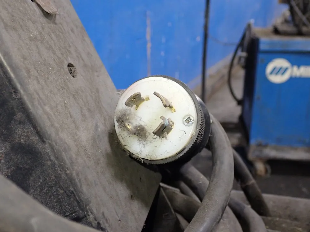 Miller 300 Amp Welder - Deltaweld 302