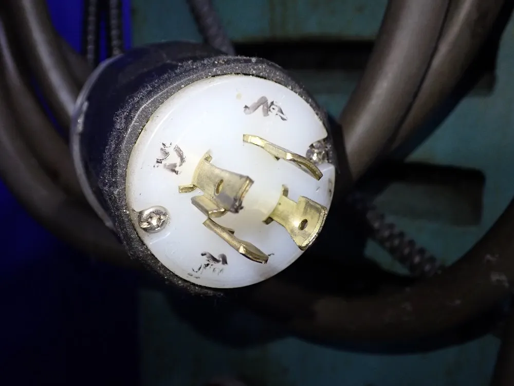 Victor 16"/18" X 38" Gap Bed Lathe - Victor-1640