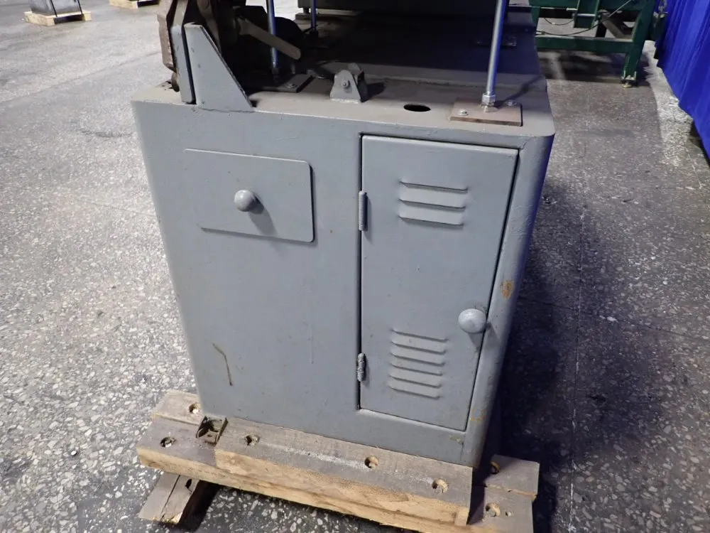 Grob 60 1/2" Throat Vertical Bandsaw - Ns60