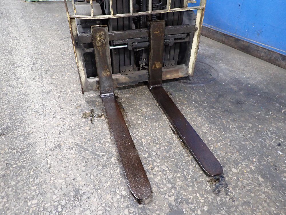 Yale 5550 Lbs Propane Forklift - Glp060vxevre087