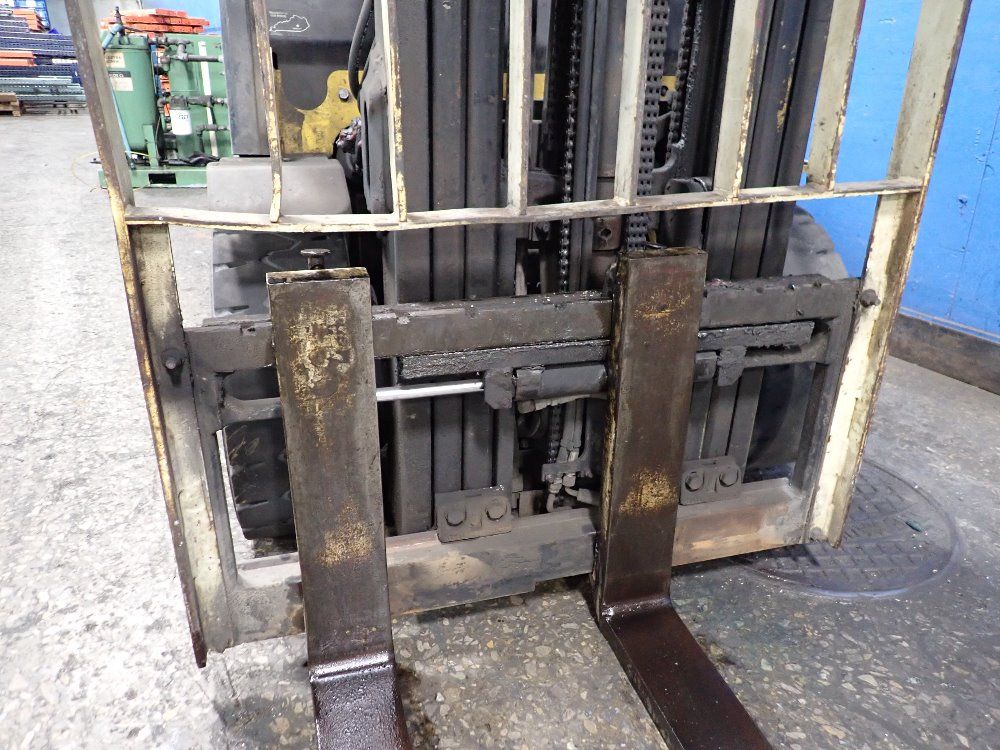 Yale 5550 Lbs Propane Forklift - Glp060vxevre087