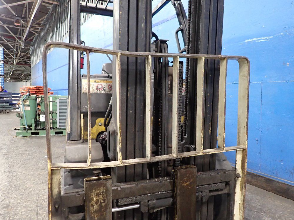 Yale 5550 Lbs Propane Forklift - Glp060vxevre087